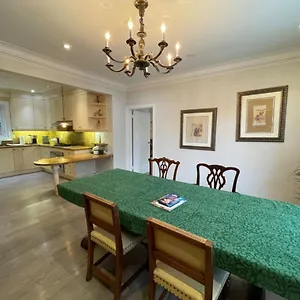 Maison d'hôtes Private In Forest Hill With Full Kitchen And Parking 